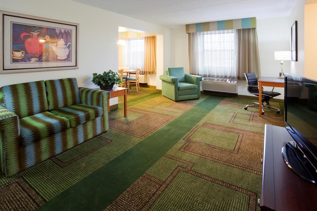 La Quinta Inn Chicago Оукбрук Теръс Екстериор снимка