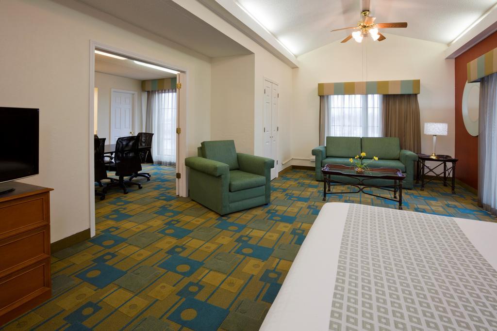 La Quinta Inn Chicago Оукбрук Теръс Екстериор снимка