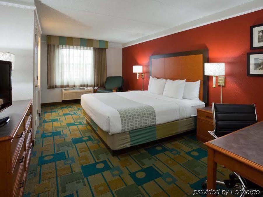 La Quinta Inn Chicago Оукбрук Теръс Екстериор снимка